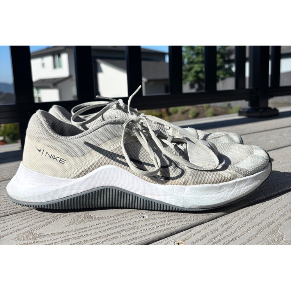 Nike MC Trainer 2 Men's Size 10.5 White Black‎ Athletic Running Shoes Sneakers